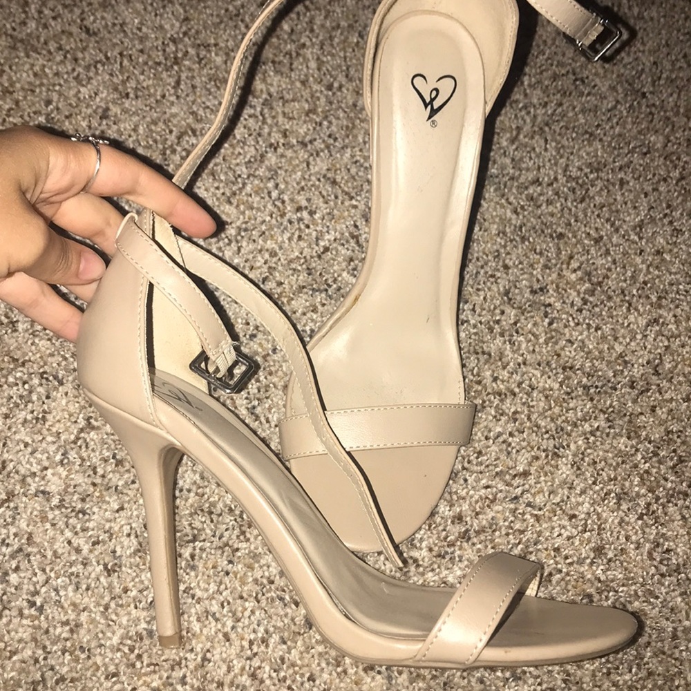 NUDE HEELS